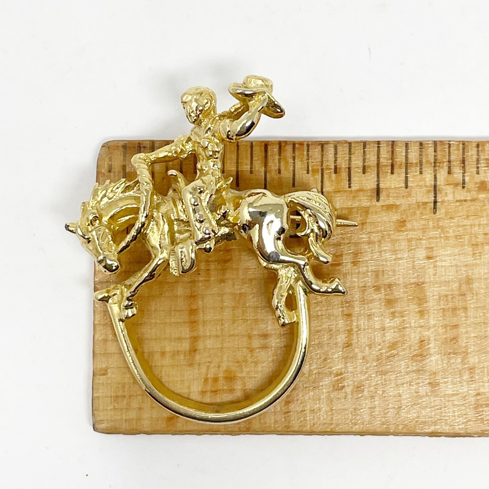 Bronco Rider Brooch Gold Tone Excellent Unsigned Western Cowboy Rodeo RARE - Picture 4 of 4